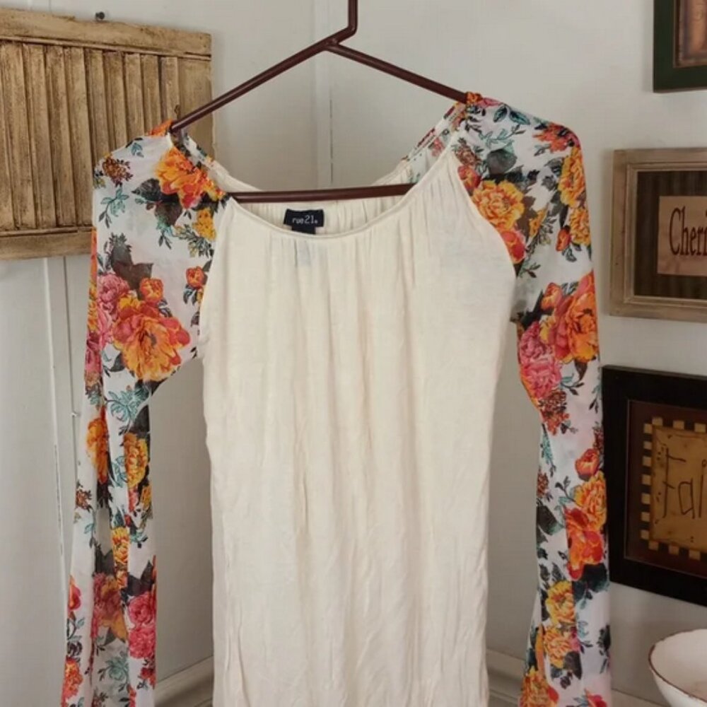 Rue 21 floral print boho bell sleeve blouse size small - Picture 3 of 7
